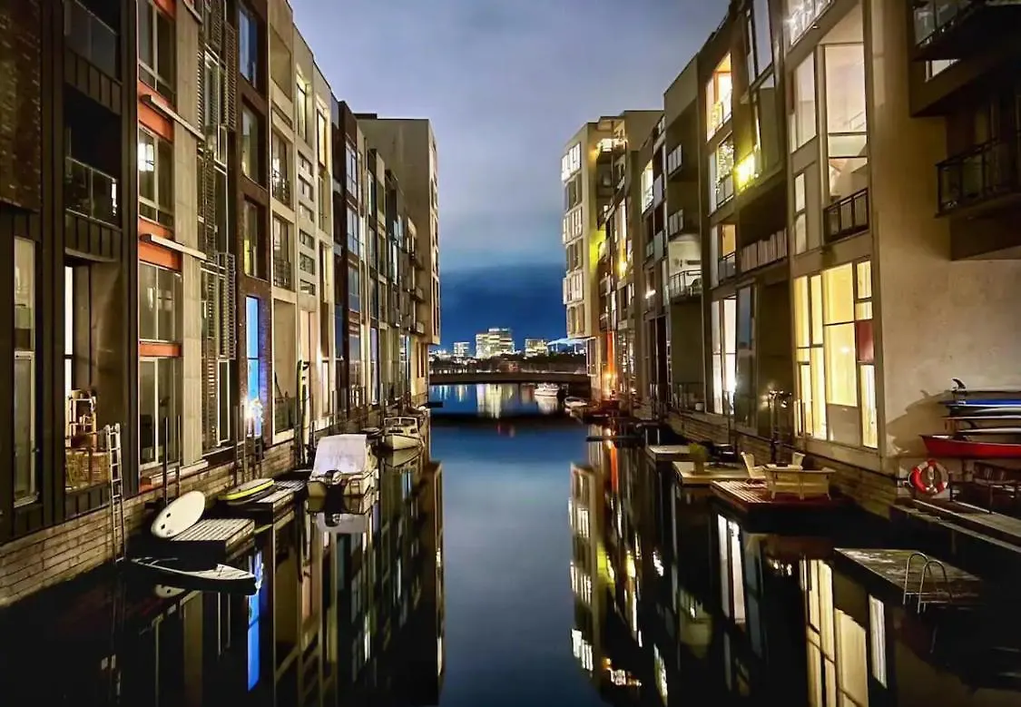 Apartment Canal View In City Copenhagen